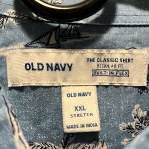 Men’s Old Navy short sleeve button down shirt.
